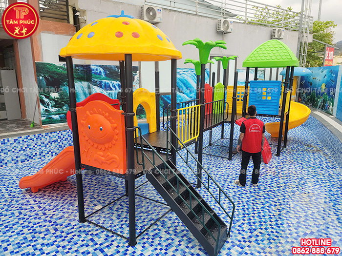 Thi công lắp đặt cầu trượt cho bể bơi dịch vụ tại tỉnh Yên Bái
