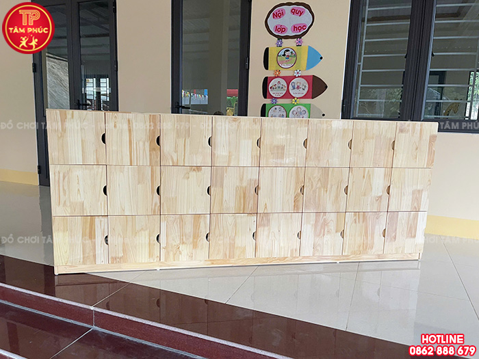 Bàn giao đồ chơi ngoài trời, bàn ghế, tủ kệ cho trường mầm non tại Nghệ An