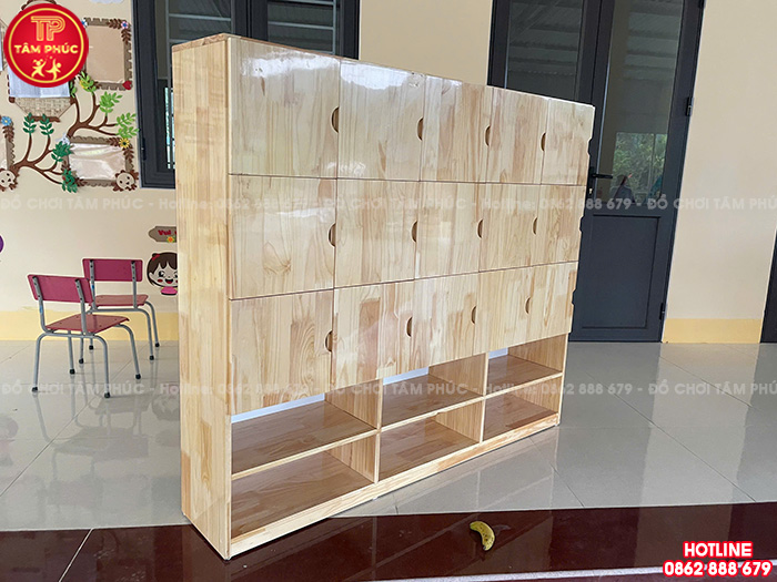 Bàn giao đồ chơi ngoài trời, bàn ghế, tủ kệ cho trường mầm non tại Nghệ An