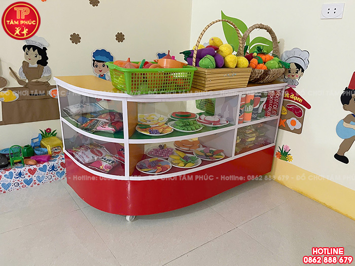 Bàn giao đồ chơi ngoài trời, bàn ghế, tủ kệ cho trường mầm non tại Nghệ An