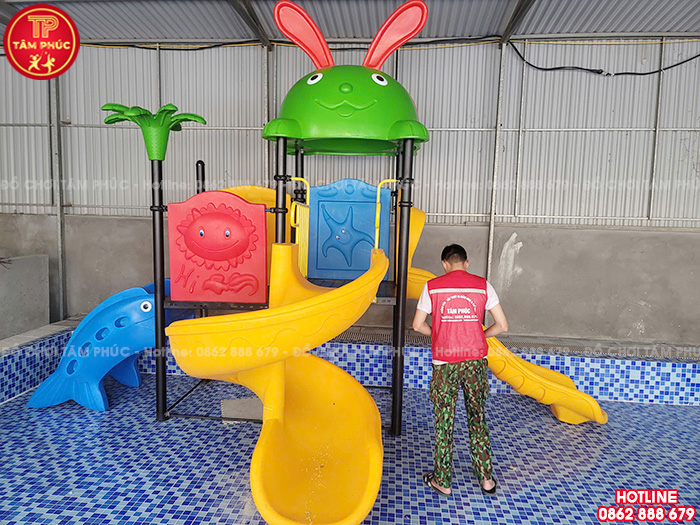 Công trình tư vấn lắp đặt cầu trượt bể bơi cho bé tại tỉnh Bắc Giang