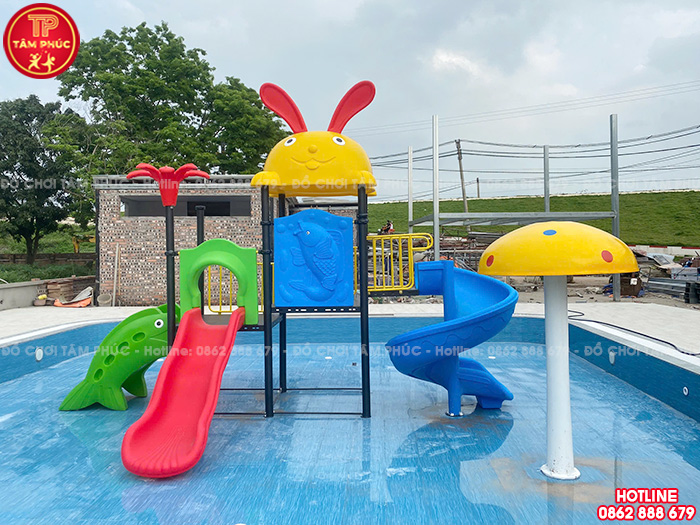 Lắp đặt cầu trượt liên hoàn ngoài trời cho bể bơi tại Hưng Yên