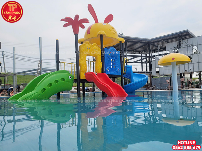 Lắp đặt cầu trượt liên hoàn ngoài trời cho bể bơi tại Hưng Yên