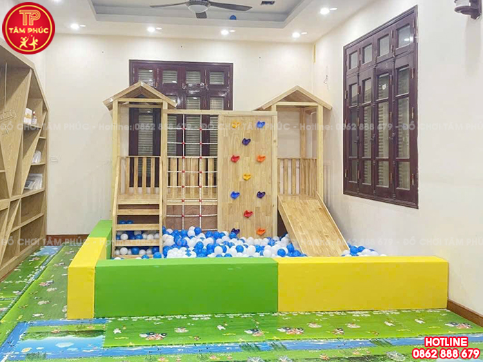 Cầu trượt liên hoàn gỗ trong nhà kèm vách leo núi cho bé TPG2-004