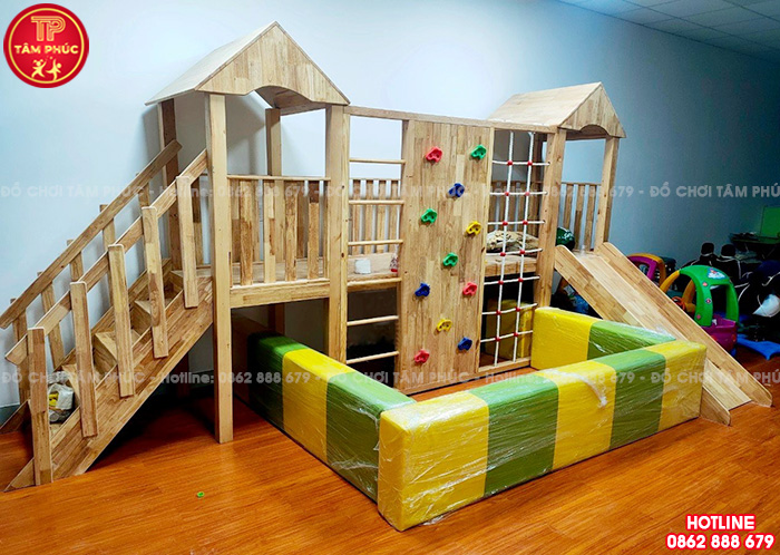 Cầu trượt gỗ trong nhà kèm vách leo núi đa năng cho bé TPG2-012
