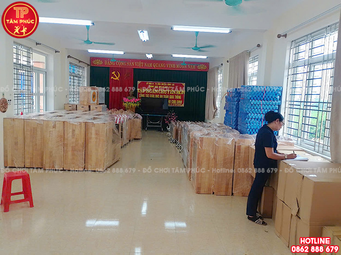 Bàn giao bàn ghế tủ kệ mầm non và đồ chơi cho trường mầm non tại Ninh Bình