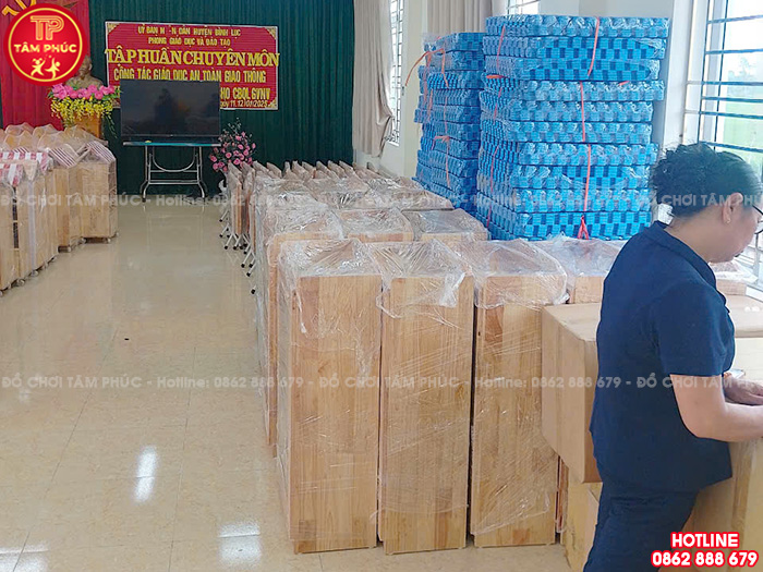 Bàn giao bàn ghế tủ kệ mầm non và đồ chơi cho trường mầm non tại Ninh Bình