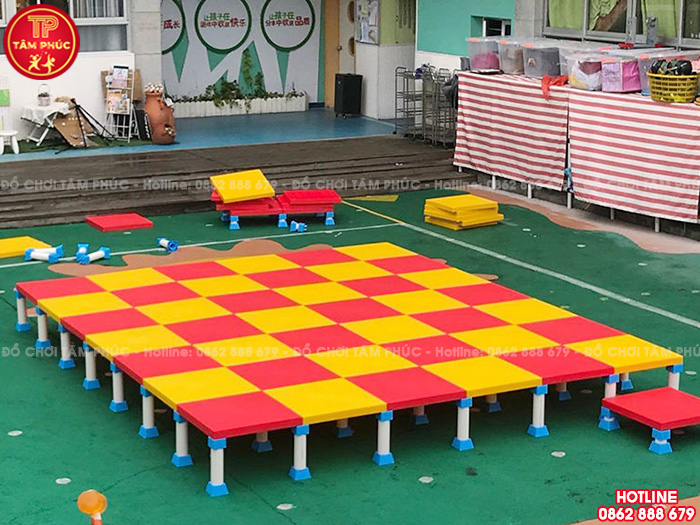 Bục sân khấu cho trường mầm non bằng nhựa nhập khẩu NK1-007