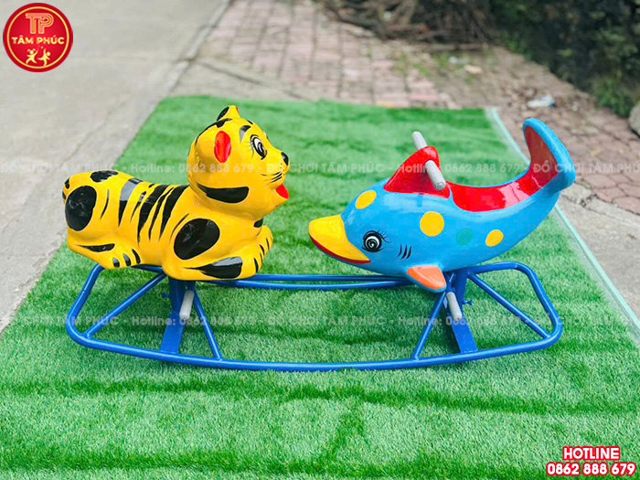 Bập bênh sắt đế cong Mix 2 con giống cho bé mầm non TP3-021