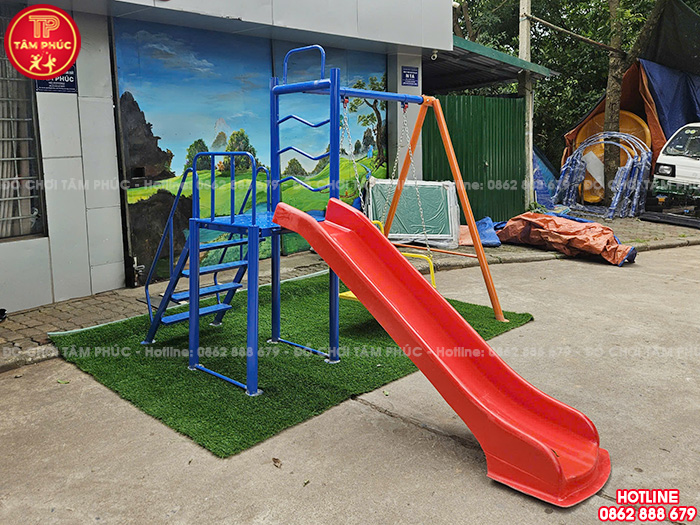 Bộ cầu trượt xích đu ngoài trời cho bé mầm non giá rẻ TP4-042