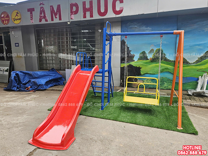 Bộ cầu trượt xích đu ngoài trời cho bé mầm non giá rẻ TP4-042