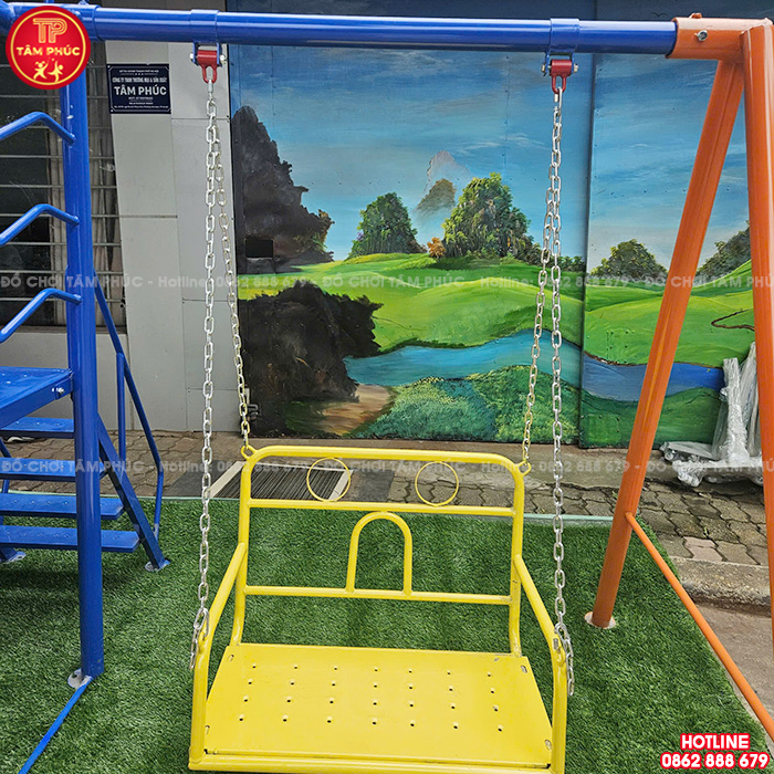 Bộ cầu trượt xích đu ngoài trời cho bé mầm non giá rẻ TP4-042