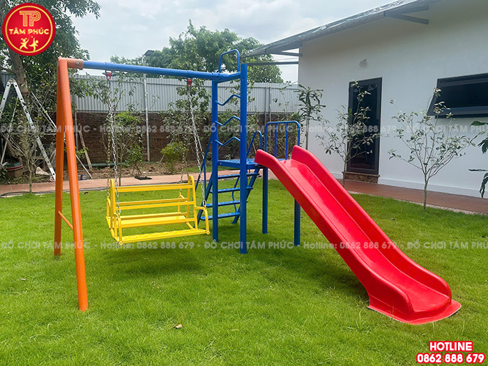 Bộ cầu trượt xích đu ngoài trời cho bé mầm non giá rẻ TP4-042