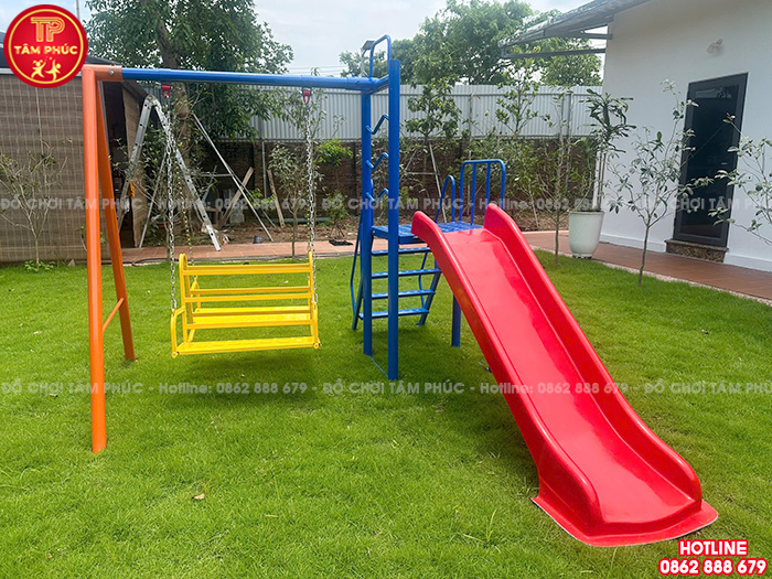 Bộ cầu trượt xích đu ngoài trời cho bé mầm non giá rẻ TP4-042