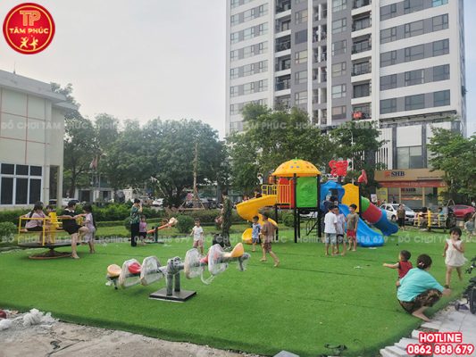 Thi công lắp đặt sân chơi trẻ em ngoài trời cho khu chung cư tại Hà Nội