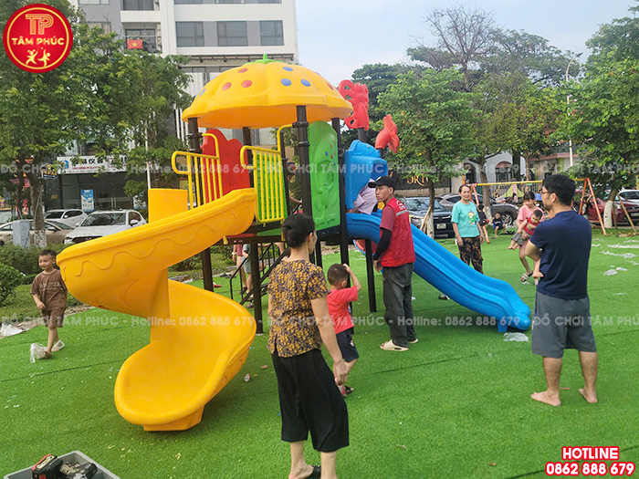 Thi công lắp đặt sân chơi trẻ em ngoài trời cho khu chung cư tại Hà Nội