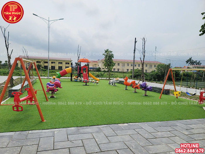 Thi công lắp đặt sân chơi trẻ em ngoài trời cho sân cộng đồng tại Hưng Yên