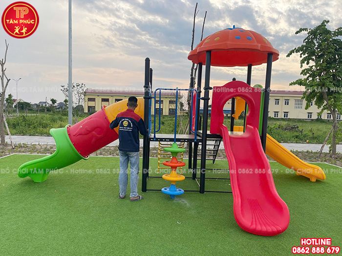 Thi công lắp đặt sân chơi trẻ em ngoài trời cho sân cộng đồng tại Hưng Yên