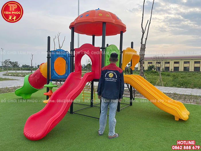 Thi công lắp đặt sân chơi trẻ em ngoài trời cho sân cộng đồng tại Hưng Yên