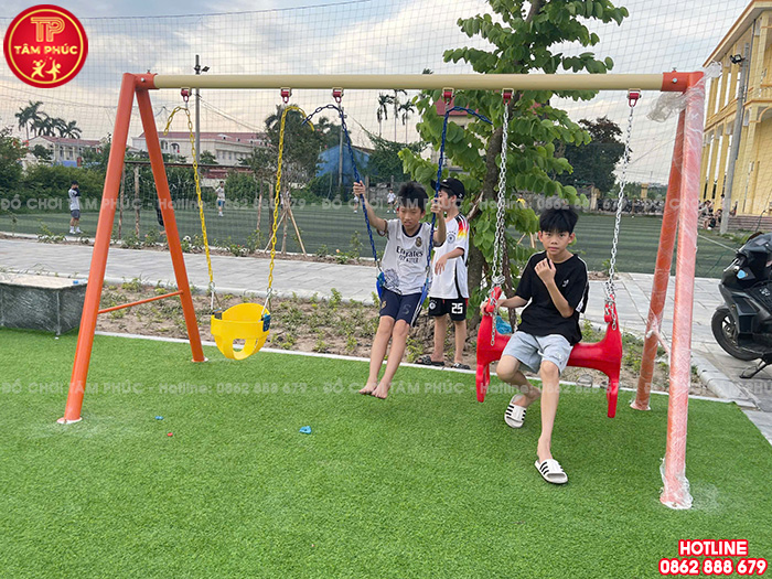 Thi công lắp đặt sân chơi trẻ em ngoài trời cho sân cộng đồng tại Hưng Yên