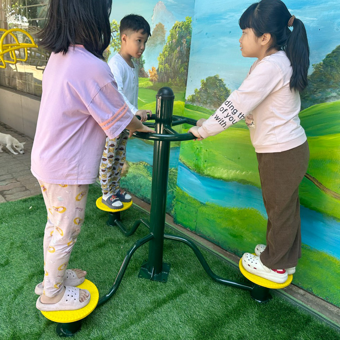 TP14-002-A-thiet-bi-the-duc-xoay-eo-3-cho-ngoai-troi-hoc-sinh-tieu-hoc-2