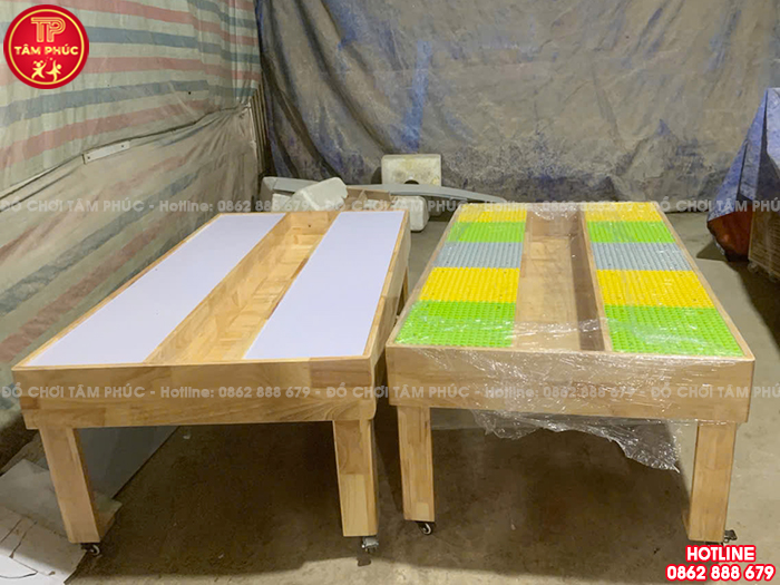 Bàn Lego cho bé mầm non bằng gỗ tự nhiên NT1-018