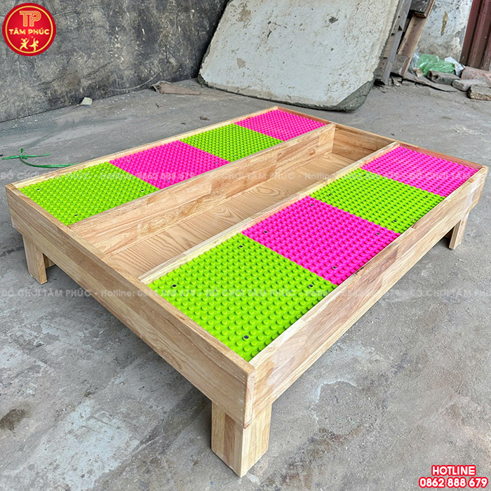 Bàn Lego cho bé mầm non bằng gỗ tự nhiên NT1-018