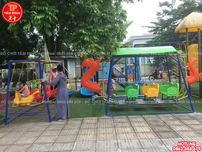 Xích đu thuyền rồng sàn lắc cho bé mầm non nhựa NK TP4-004-A