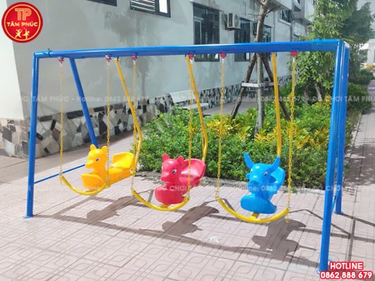 Lắp đặt đồ chơi vận động cho học sinh trường tiểu học tại Hà Nội