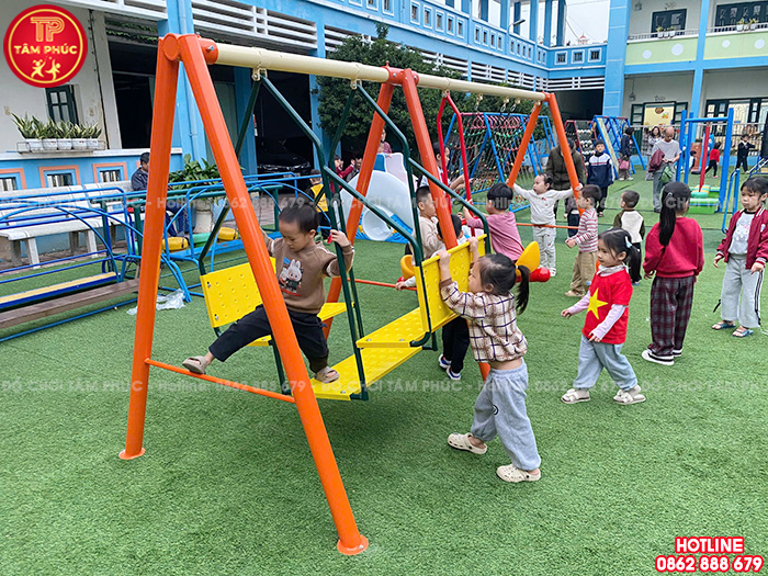 Bàn giao thiết bị và lắp đồ chơi ngoài trời cho trường mầm non tại Bắc Ninh