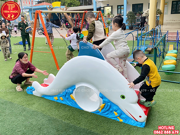 Bàn giao thiết bị và lắp đồ chơi ngoài trời cho trường mầm non tại Bắc Ninh