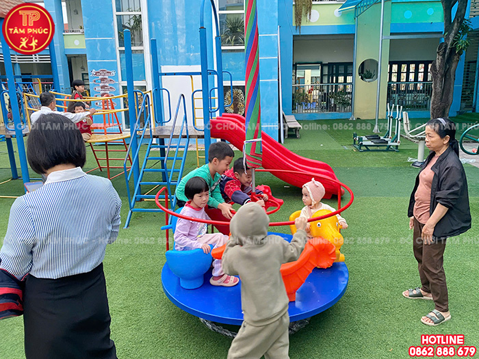 Bàn giao thiết bị và lắp đồ chơi ngoài trời cho trường mầm non tại Bắc Ninh