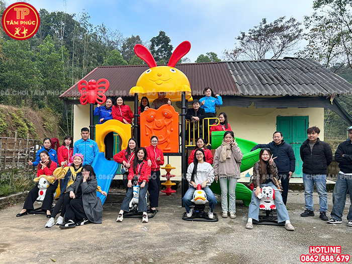 Tâm Phúc cùng đơn vị từ thiện lắp đặt đồ chơi trẻ em cho điểm trường mầm non tại Lạng Sơn