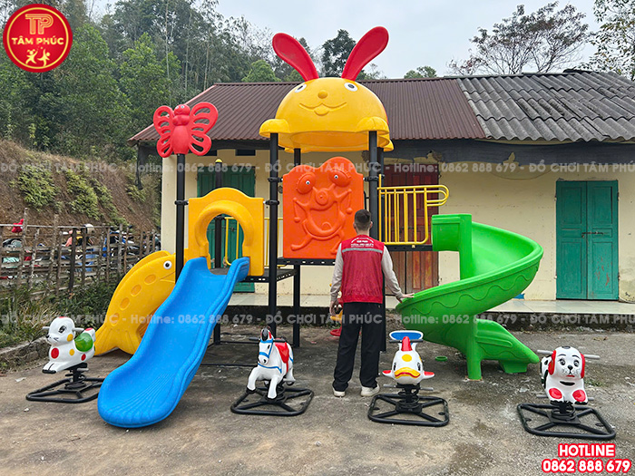 Tâm Phúc cùng đơn vị từ thiện lắp đặt đồ chơi trẻ em cho điểm trường mầm non tại Lạng Sơn