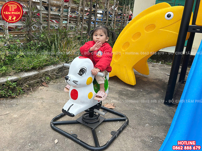 Tâm Phúc cùng đơn vị từ thiện lắp đặt đồ chơi trẻ em cho điểm trường mầm non tại Lạng Sơn