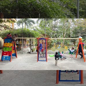 Xích đu kèm vách leo và xà đu tay đa năng cho bé ngoài trời TP4-046