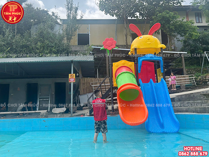 Cầu trượt bể bơi 2 khối mái thỏ máng xoăn - đôi TP12-028