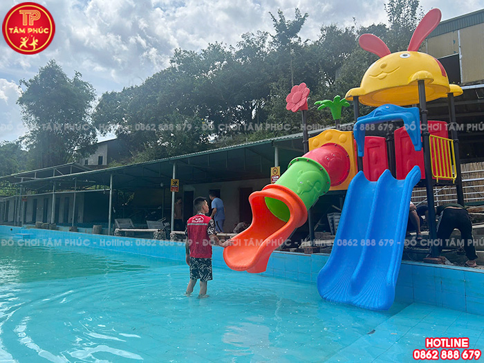 Cầu trượt bể bơi 2 khối mái thỏ máng xoăn - đôi TP12-028