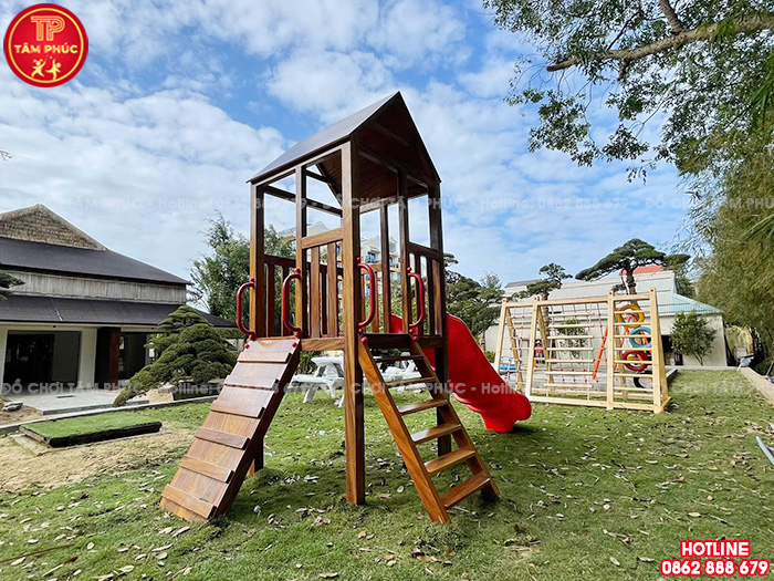 Lắp đặt đồ chơi vận động bằng gỗ ngoài trời cho sân vườn gia đình anh Phong