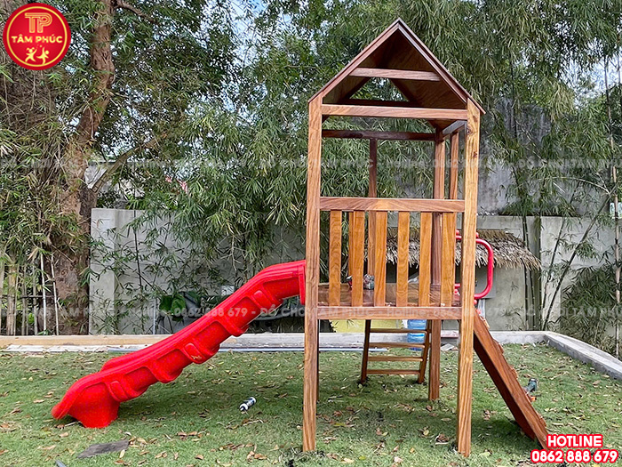 Lắp đặt đồ chơi vận động bằng gỗ ngoài trời cho sân vườn gia đình anh Phong
