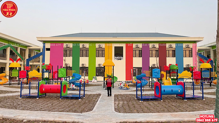 Thi công lắp đặt sân chơi ngoài trời cho trường mầm non mới xây tại Quảng Ninh