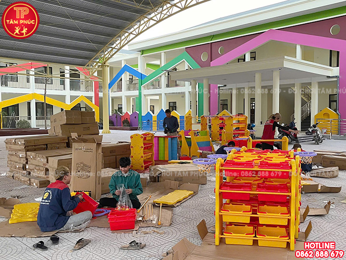 Thi công lắp đặt sân chơi ngoài trời cho trường mầm non mới xây tại Quảng Ninh