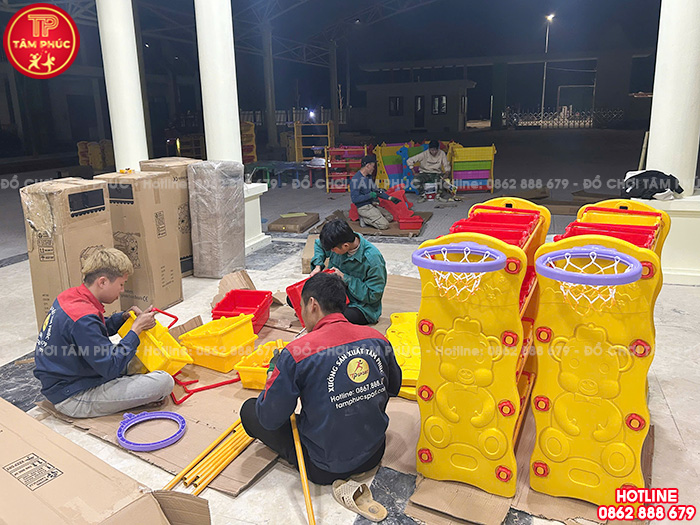 Thi công lắp đặt sân chơi ngoài trời cho trường mầm non mới xây tại Quảng Ninh