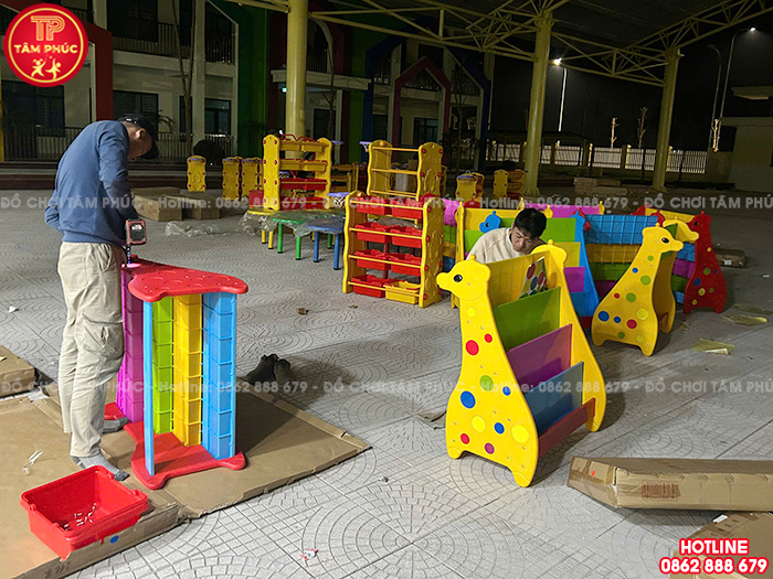 Thi công lắp đặt sân chơi ngoài trời cho trường mầm non mới xây tại Quảng Ninh