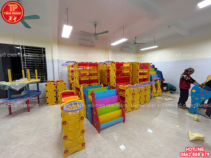 Thi công lắp đặt sân chơi ngoài trời cho trường mầm non mới xây tại Quảng Ninh