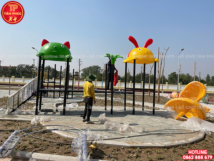 Thi công lắp đặt sân chơi ngoài trời cho trường mầm non mới xây tại Quảng Ninh