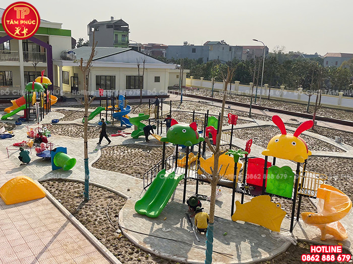 Thi công lắp đặt sân chơi ngoài trời cho trường mầm non mới xây tại Quảng Ninh