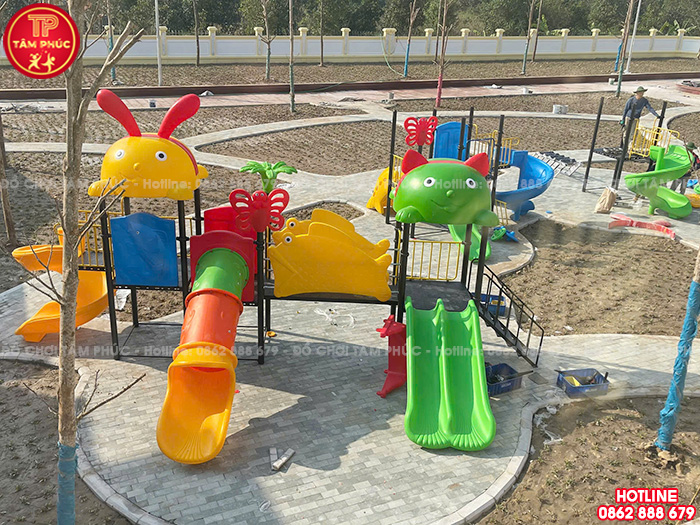 Thi công lắp đặt sân chơi ngoài trời cho trường mầm non mới xây tại Quảng Ninh