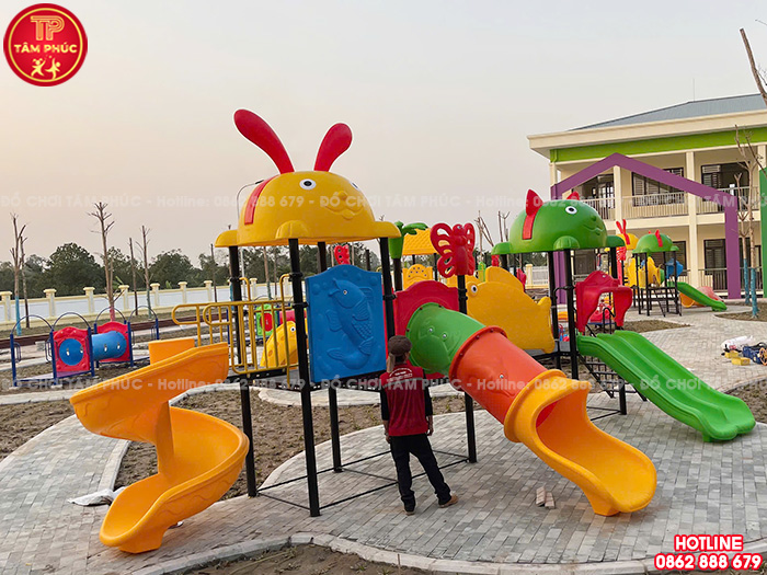 Thi công lắp đặt sân chơi ngoài trời cho trường mầm non mới xây tại Quảng Ninh