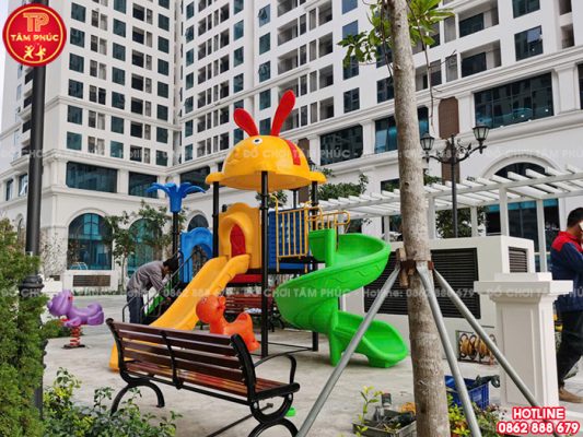 Công trình thi công lắp đặt đồ chơi ngoài trời cho sân khu chung cư tại Hà Nội
